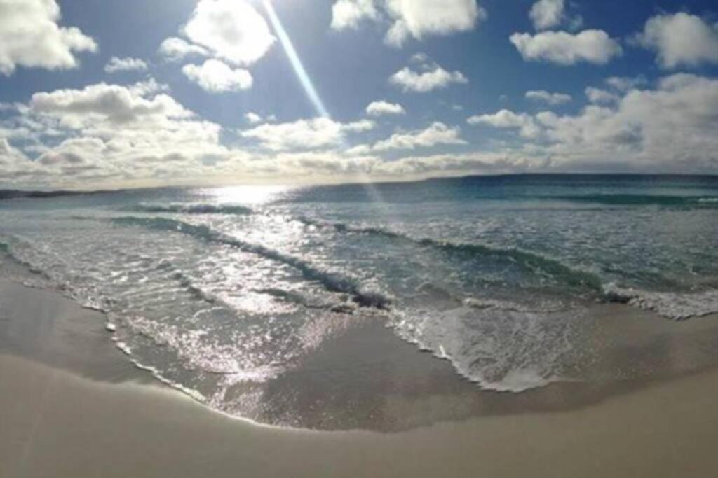 The Tin Shed Couples Accommodation At Bay Of Fires Binalong Bay Exterior foto